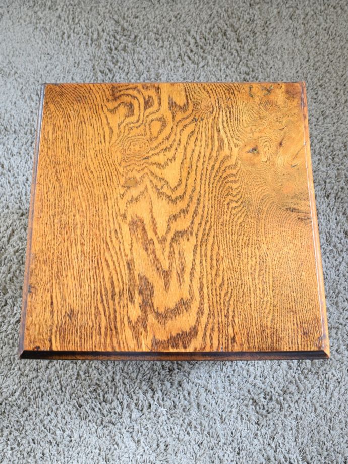 アンティークのブランケットボックスの天板