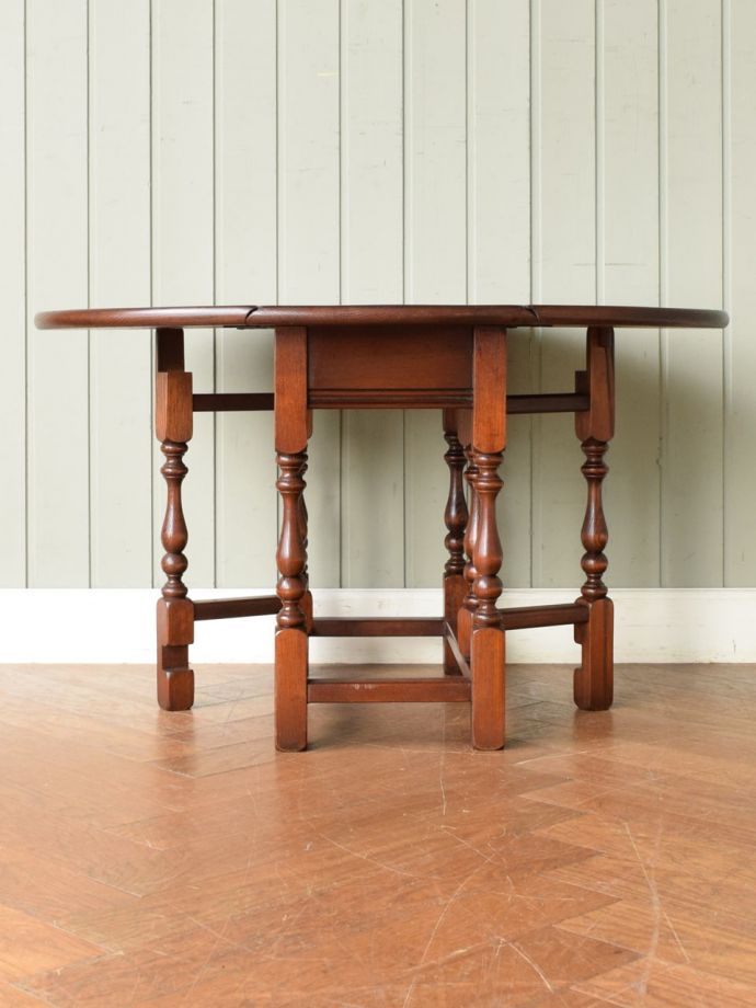 便利なゲートレッグテーブル