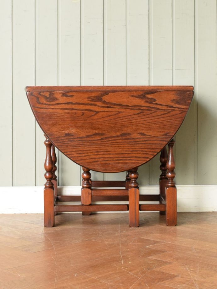 コンパクトに収納できるテーブル