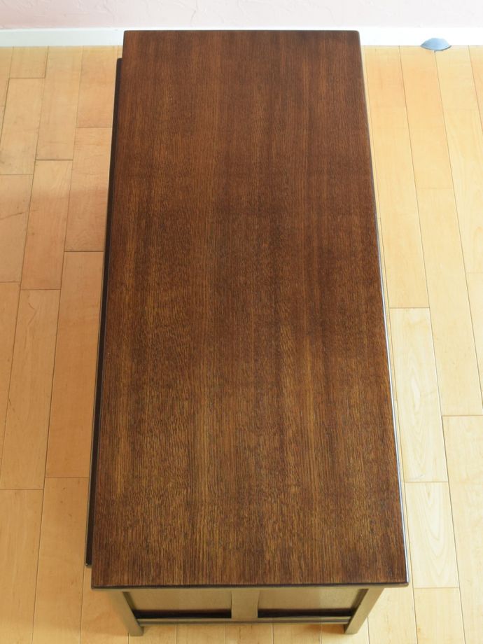 アンティークのブランケットボックスの天板