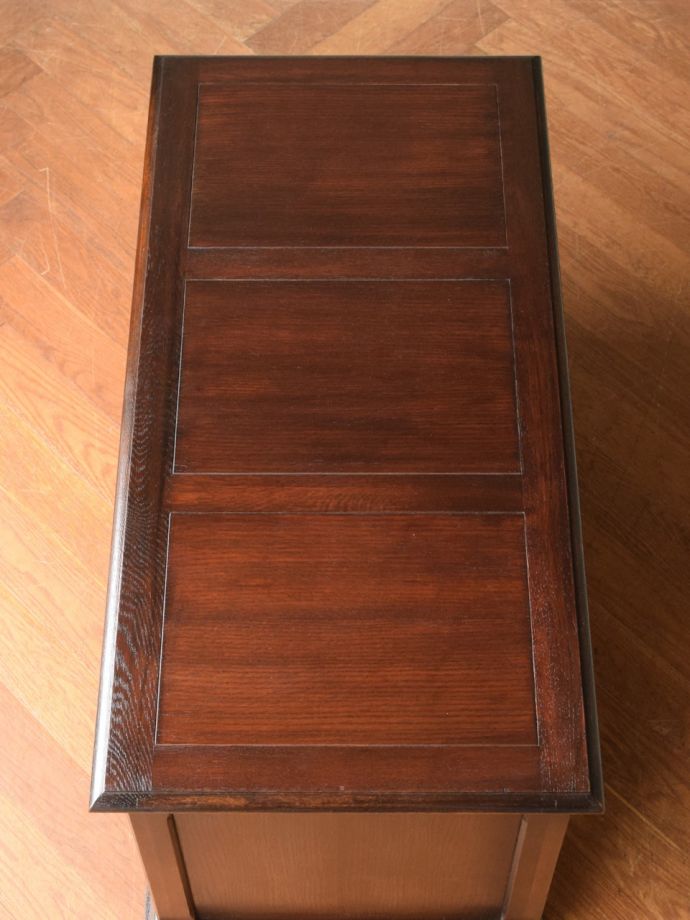 アンティークのブランケットボックスの天板