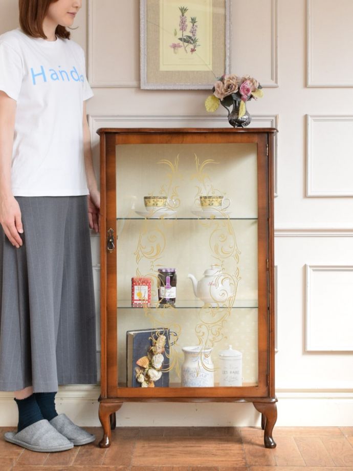 英国アンティークのガラスキャビネット