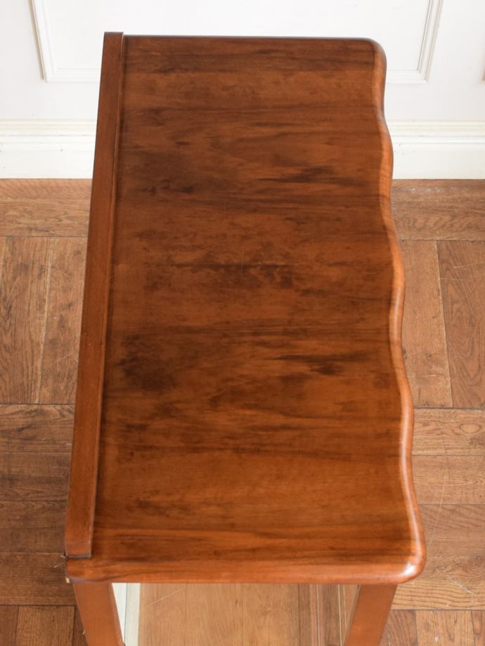 アンティークキャビネットの天板