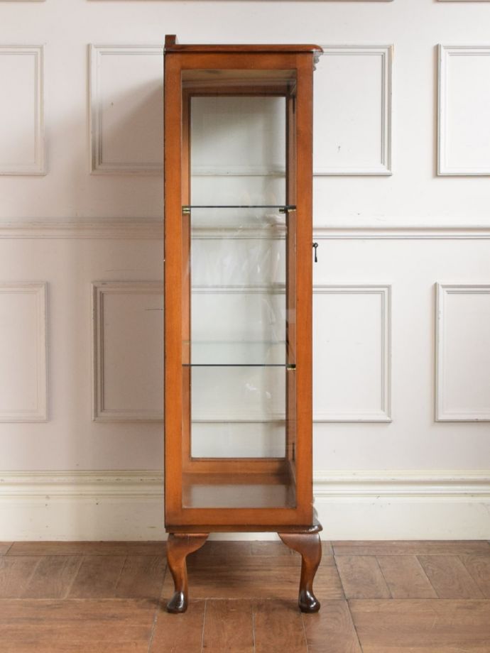 キャビネットの側面