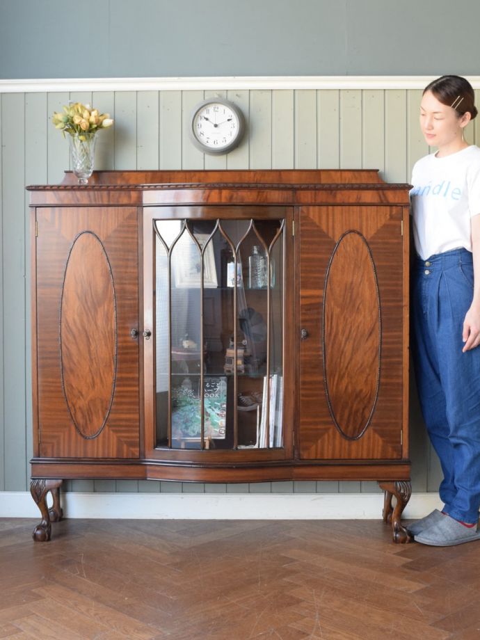 英国アンティークのキャビネット