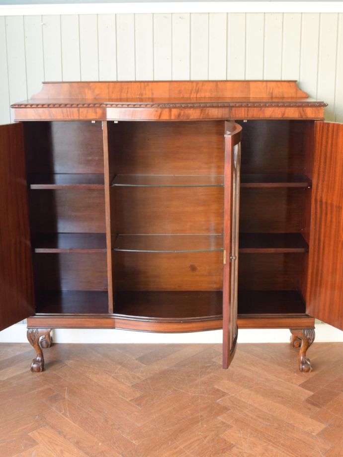 アンティークキャビネットの扉の中