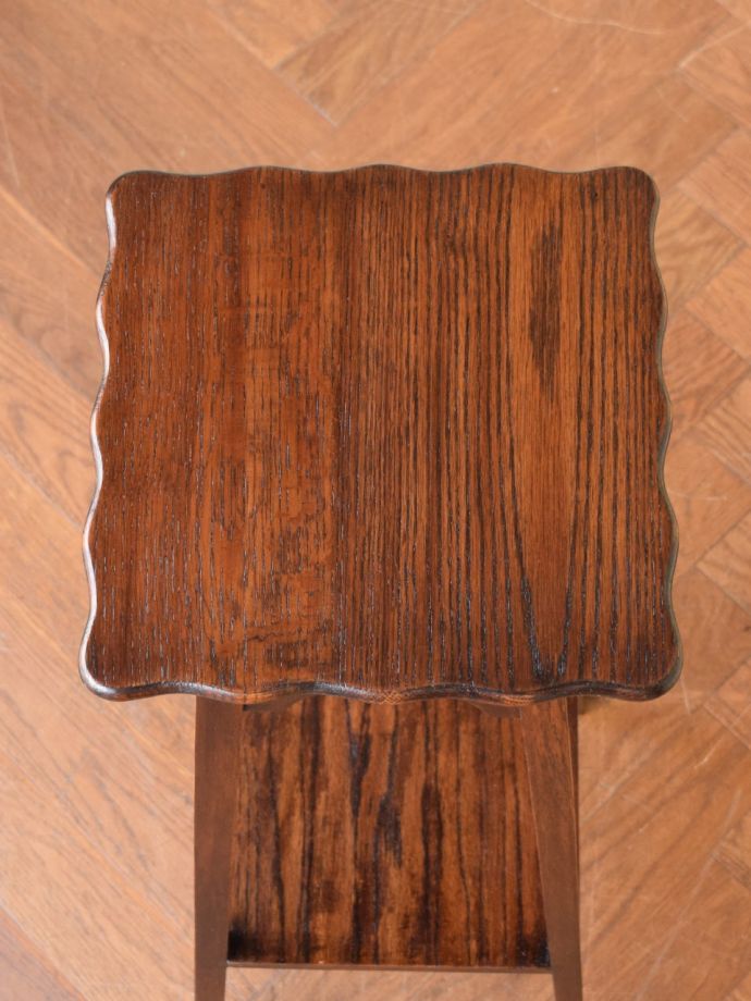 アンティークのプランツスタンドの天板