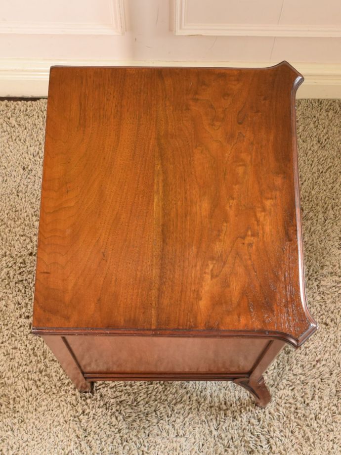 サイドキャビネットの天板