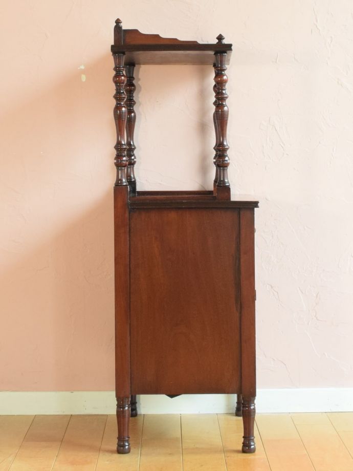 サイドキャビネットの側面