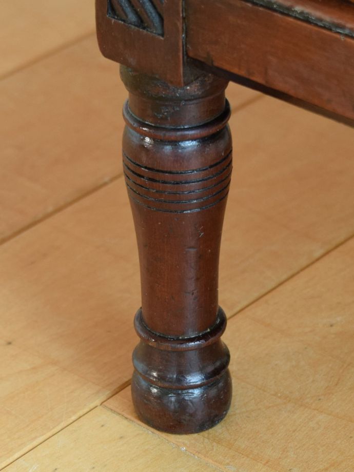 アンティーク家具の脚