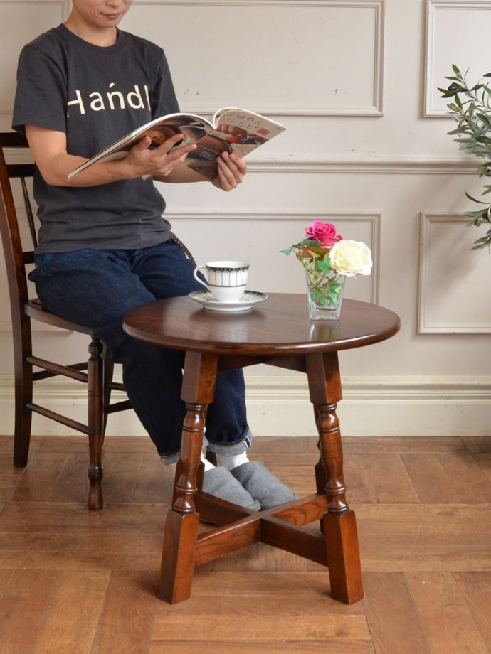 アンティークのコーヒーテーブル