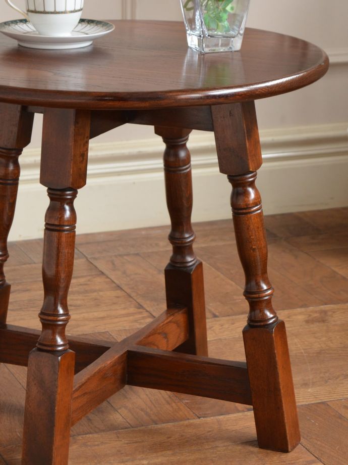 英国のアンティーク家具らしいデザイン