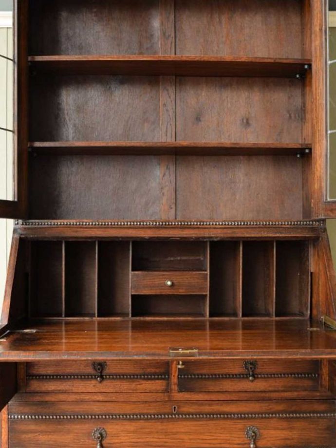 ビューローの扉の中