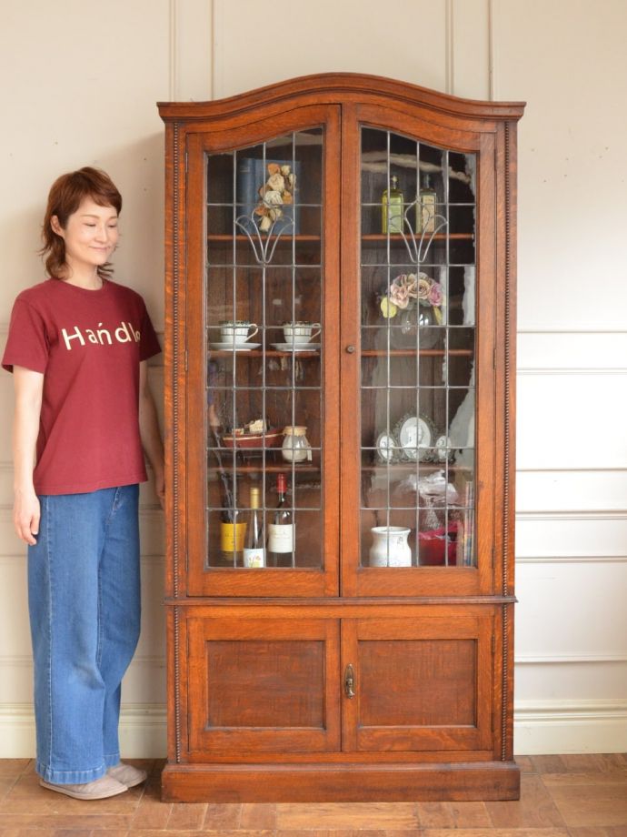 英国アンティークのキャビネット