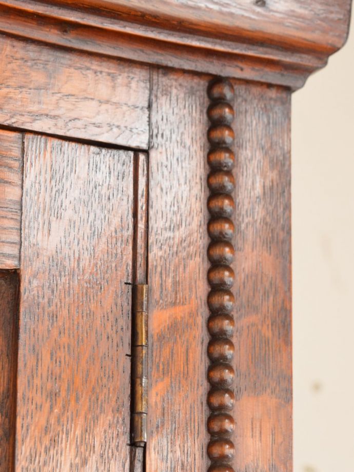 英国アンティーク家具らしい装飾