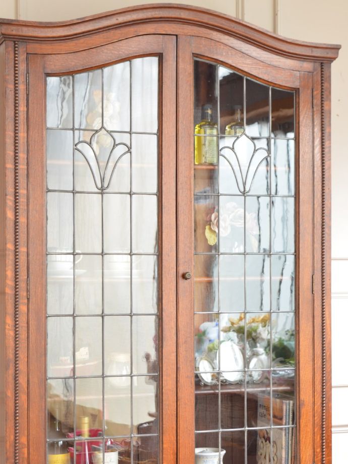 アンティーク家具らしさが漂うキャビネット