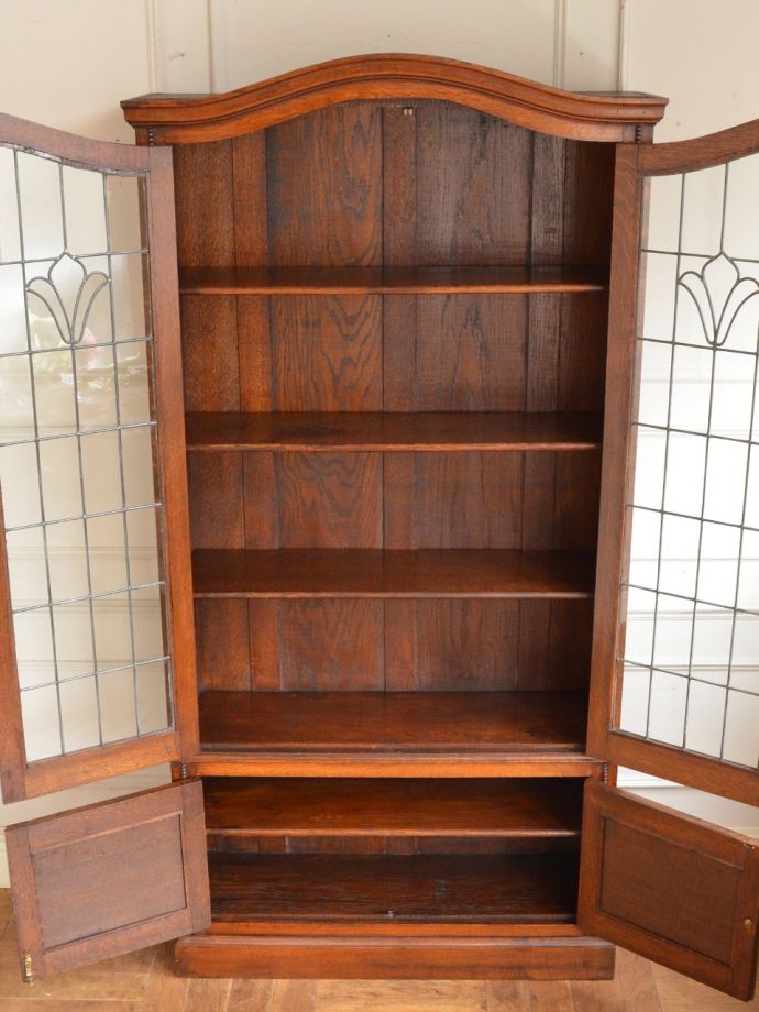 アンティークキャビネット扉の中