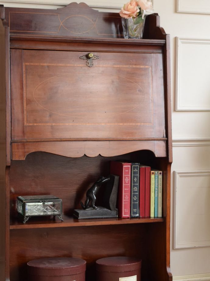 アンティーク家具らしさが漂うビューロー