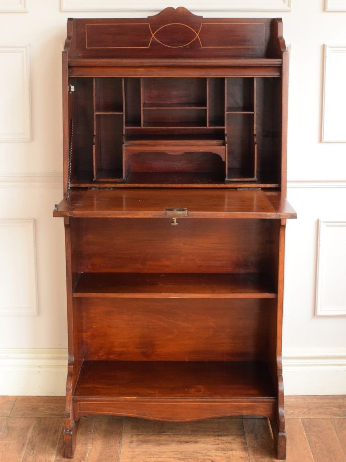 アンティークビューローの扉の中