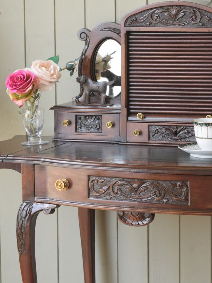 アンティークデスクの美しい木目