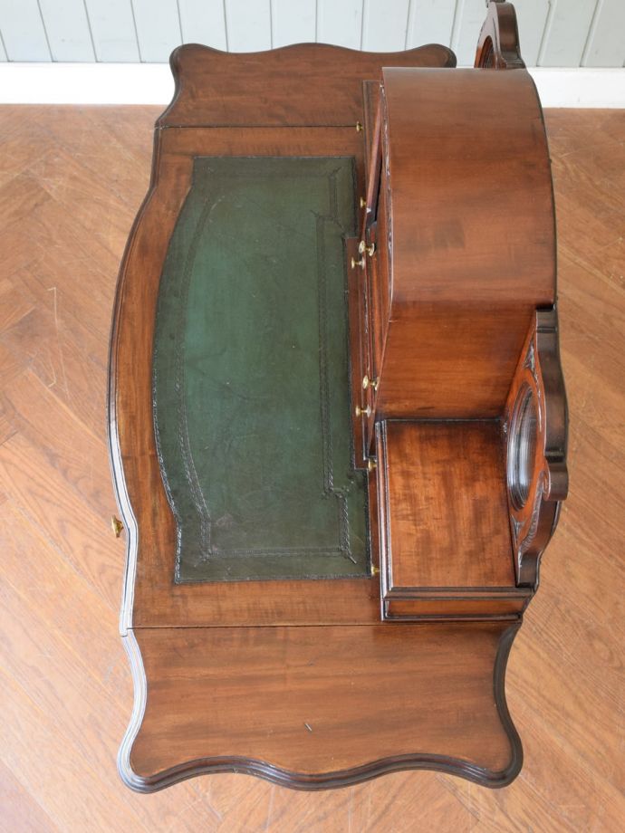 書斎机の美しい天板