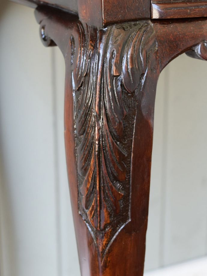 アンティーク家具の装飾