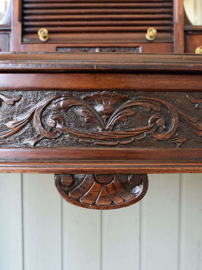 アンティークデスクの装飾