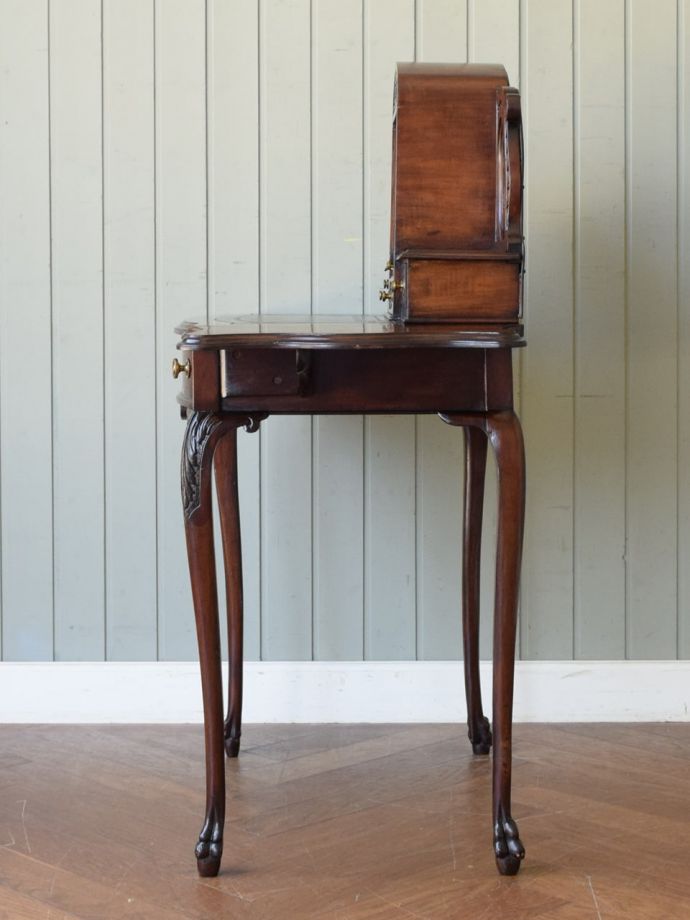 書斎デスクの側面