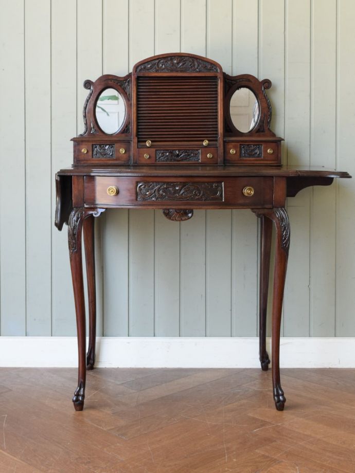 伸長式天板を片方開くと