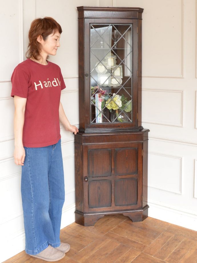 英国アンティークのガラスキャビネット