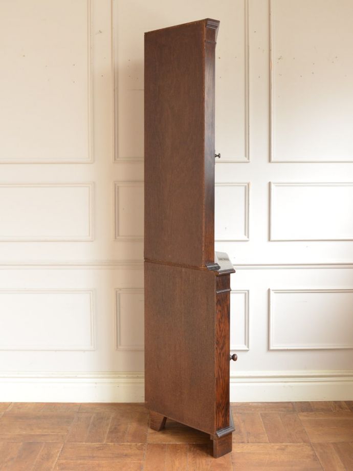 コーナーキャビネットの側面