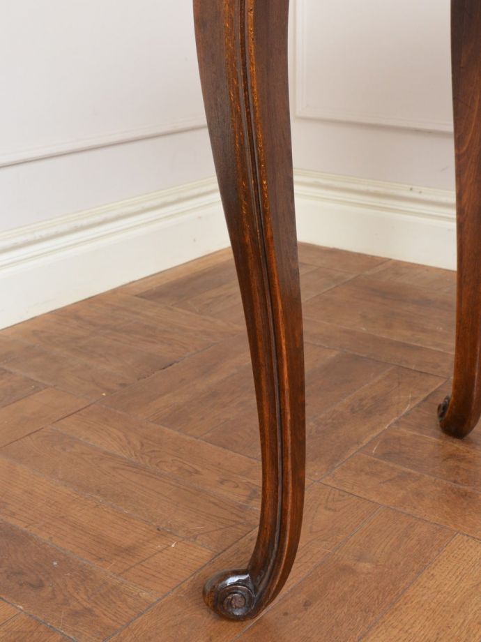 アンティークテーブルの脚