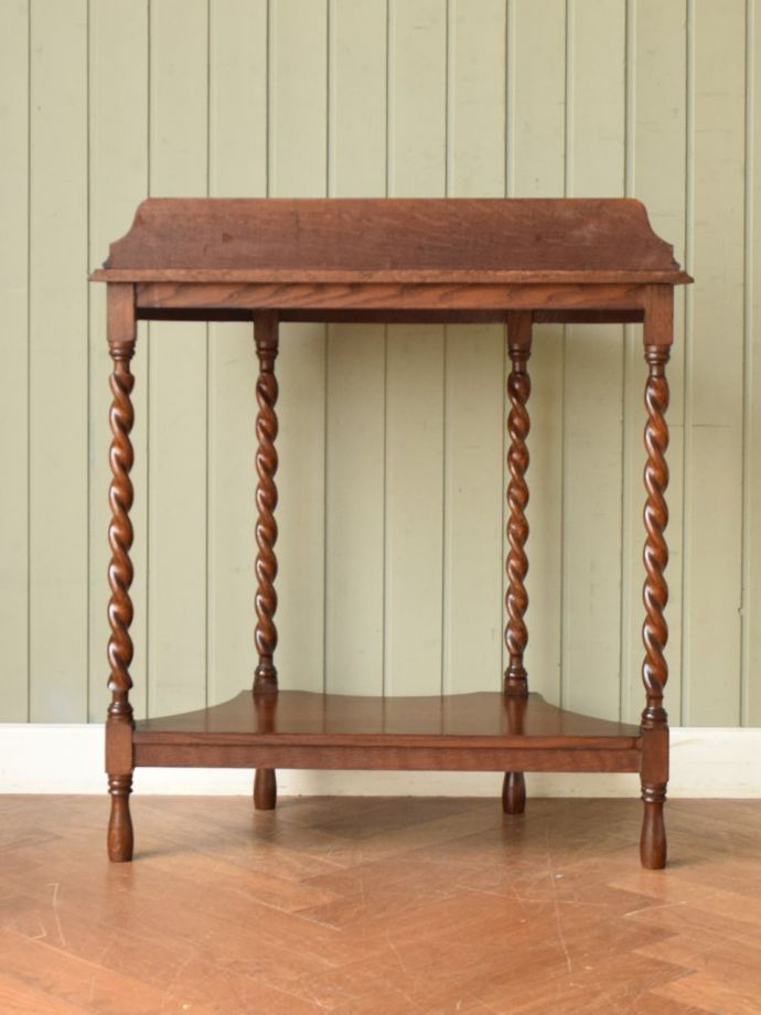 コンソールテーブルの後ろ姿