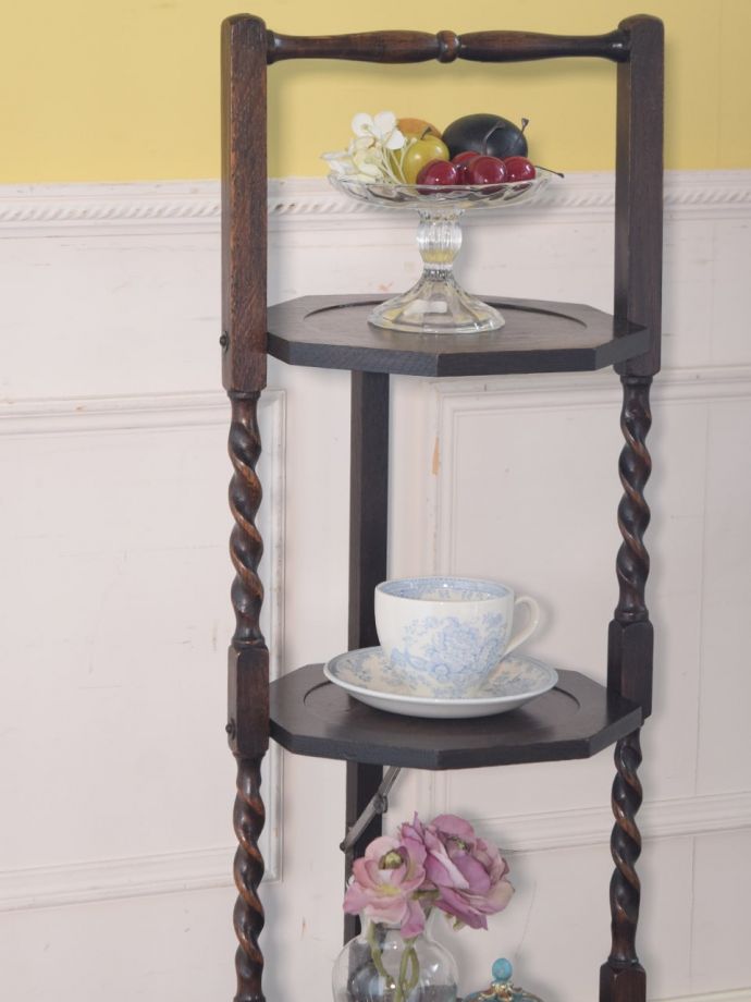 英国のアンティーク家具らしいデザイン