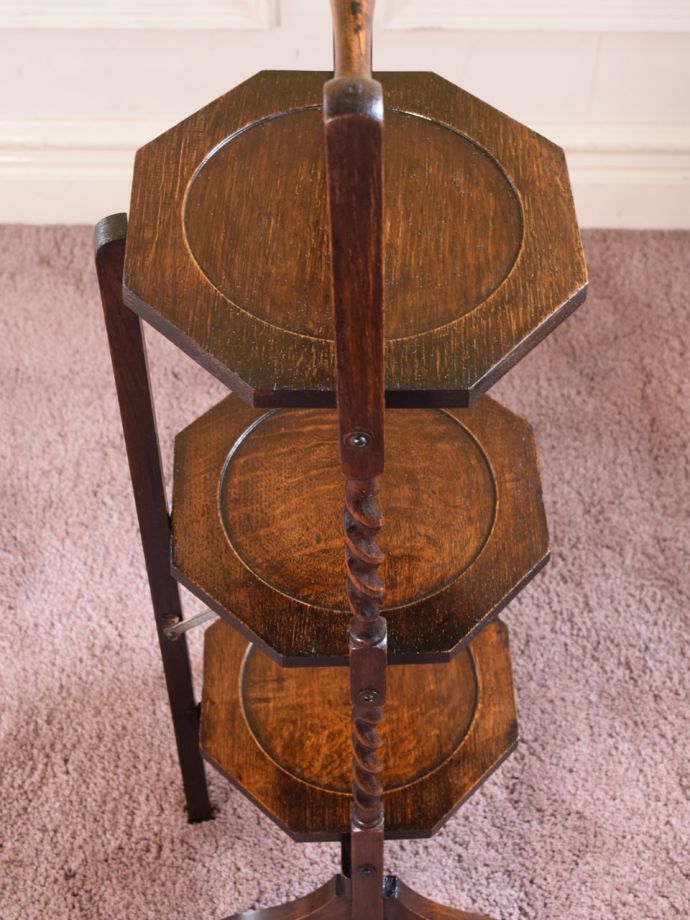 アンティークのケーキスタンドの天板