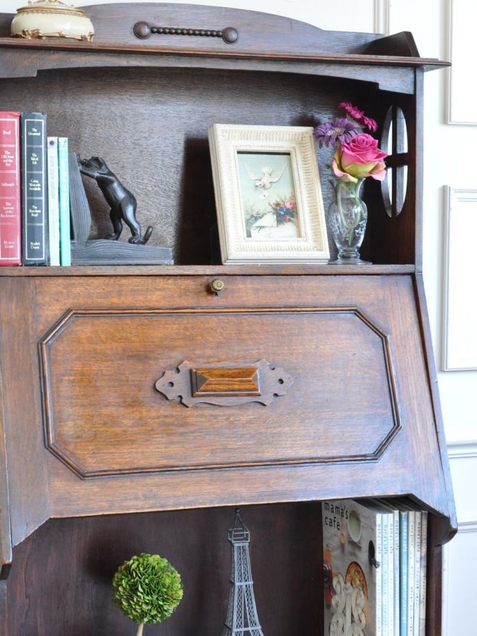 アンティーク家具らしさが漂うビューロー