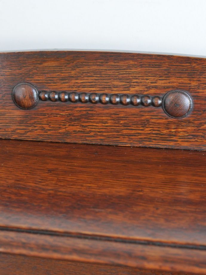 アンティーク家具の装飾