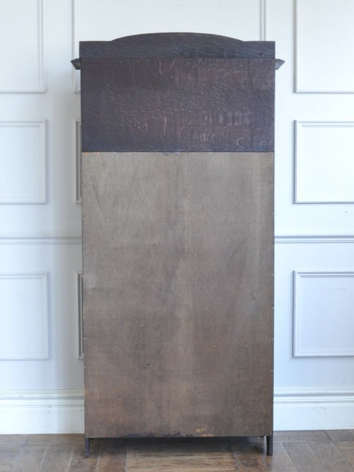 ビューローの後ろ姿