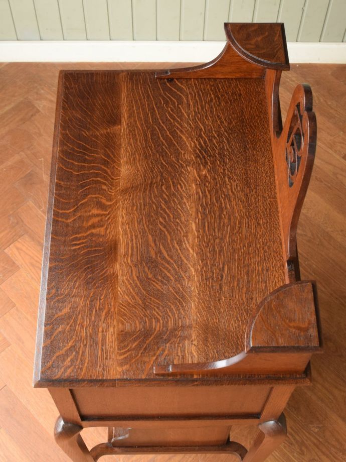 キャビネットの天板