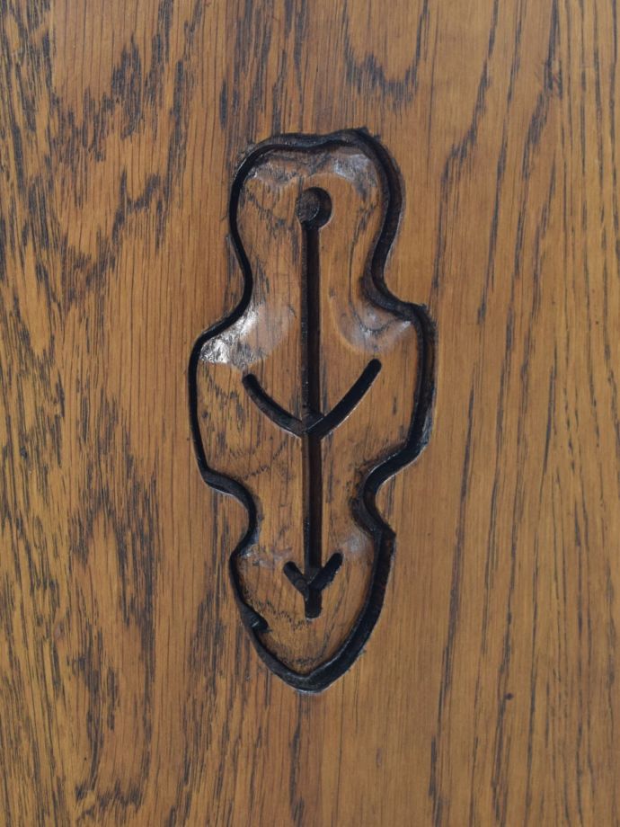 アンティーク家具らしい装飾