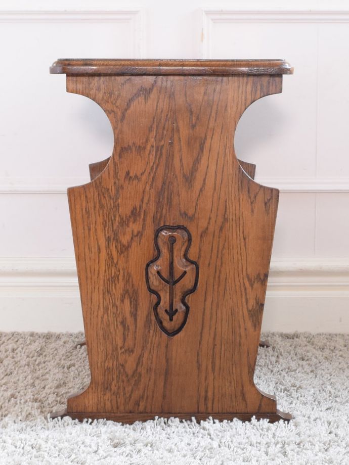 マガジンラックの側面