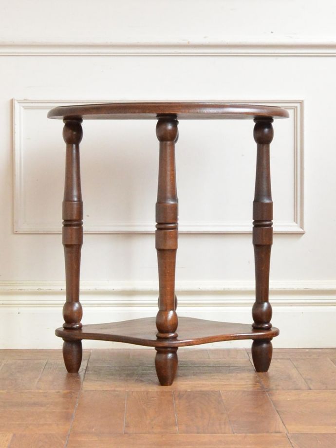 コーヒーテーブルの側面