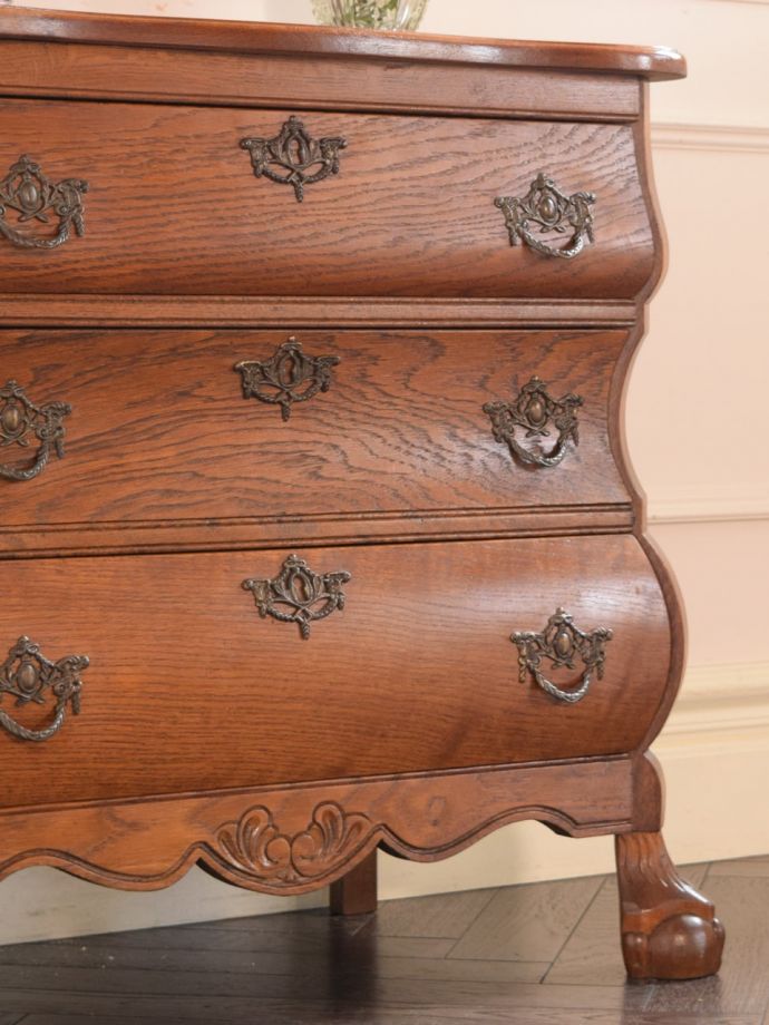 アンティークのコモードの魅力