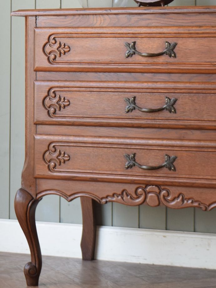フランスアンティーク家具らしさが漂う装飾