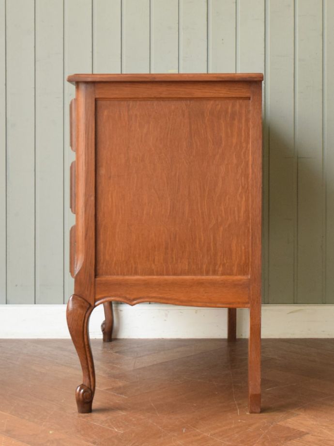 チェストの側面