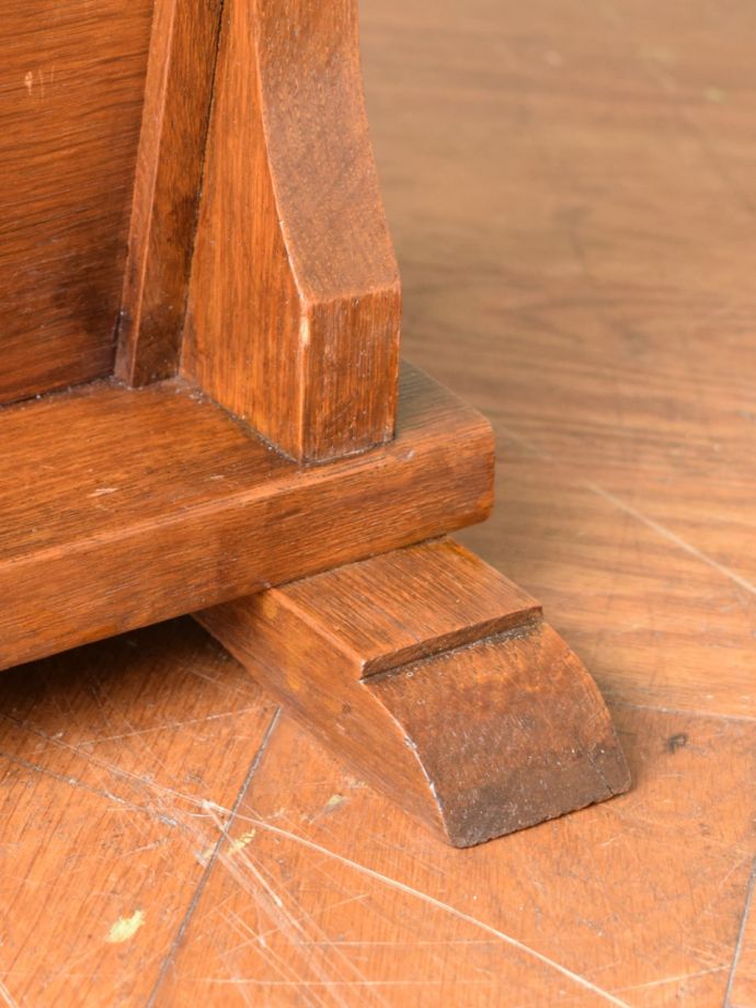 マガジンラックの脚