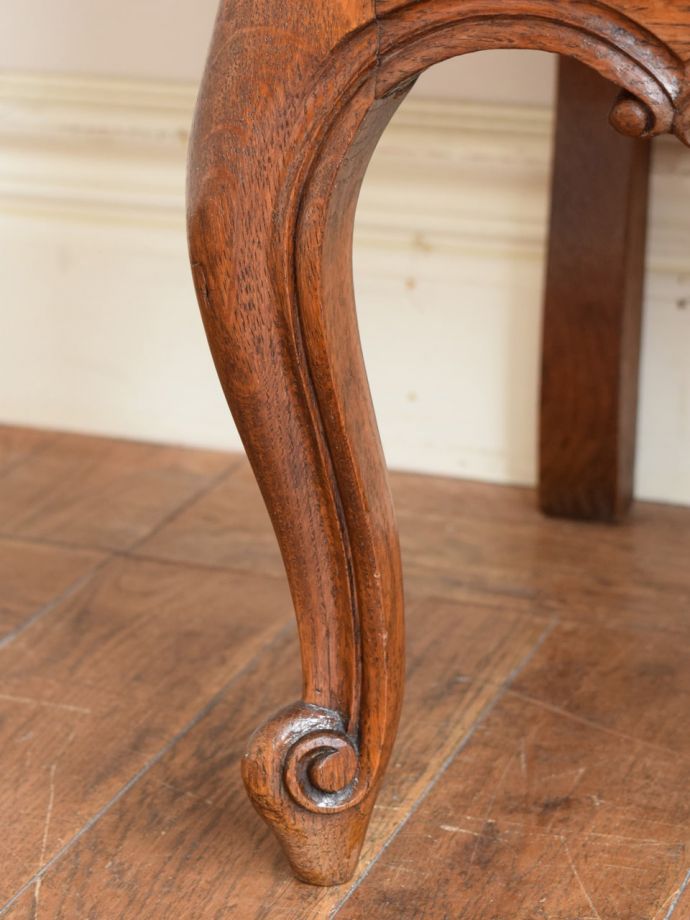 アンティークチェストの脚