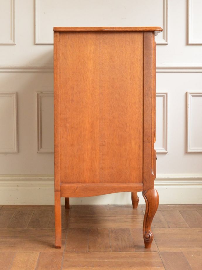 サイドボードの側面