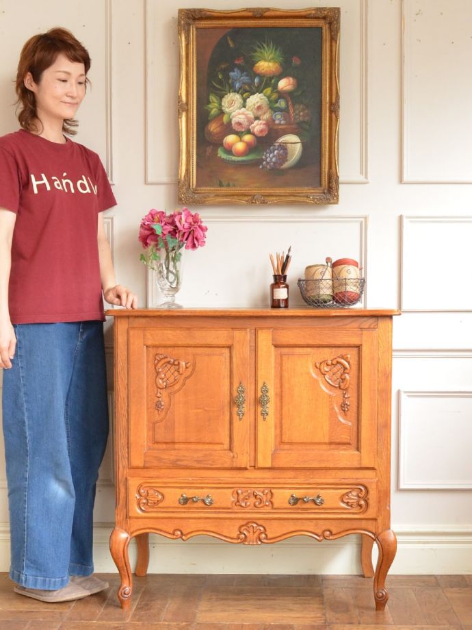 フランスの優雅なサイドボード