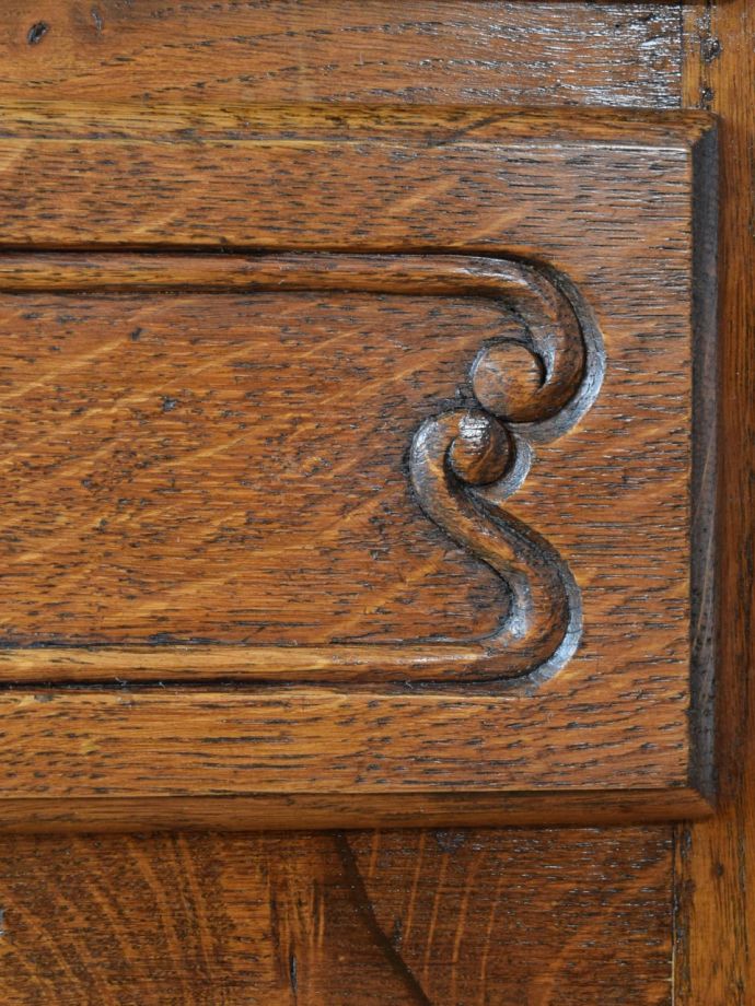 アンティークらしい彫